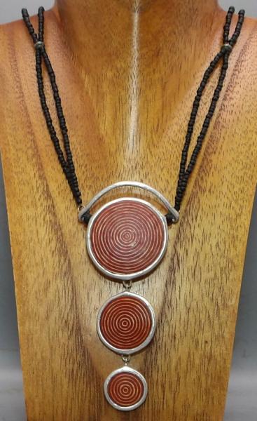 Halskette aus Straußenei